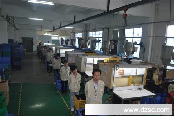 工厂批发三角型车载充电器保护功能有保险管用于电子产品